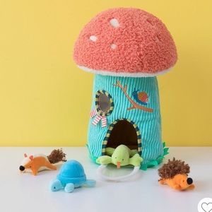 Manhattan toy toadstool cottage
